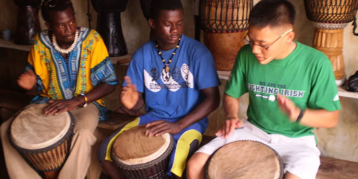 combining travel and volunteering exploring africa